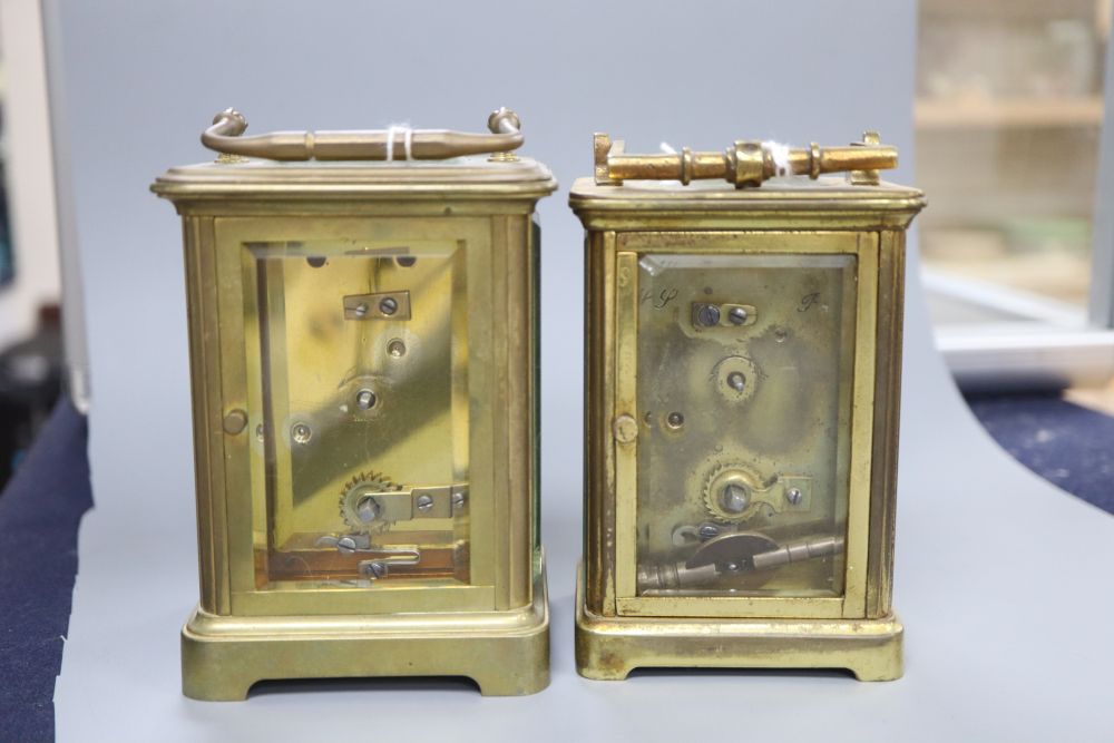 Two lacquered brass carriage timepieces, tallest 12.5cm with handle down